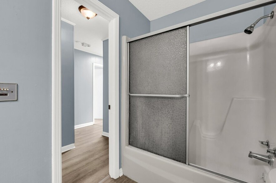 Building Photo - 415 Forrest Ct