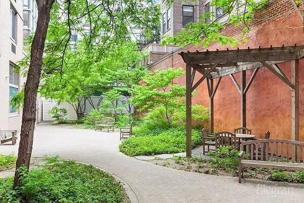 Building Photo - 520 W 23 St