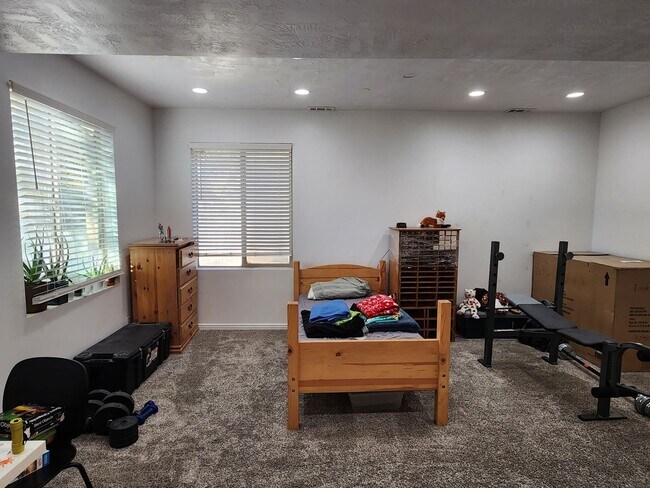 Building Photo - Great 5 Bed 2.5 Bath Home Newly Remodeled