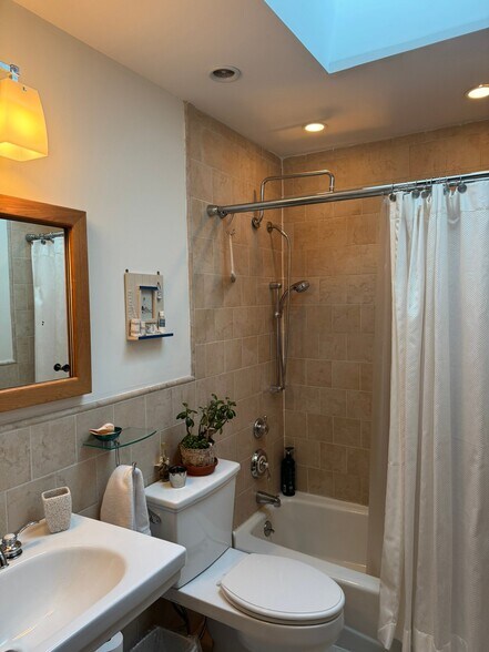 Building Photo - 24 Worthy Way