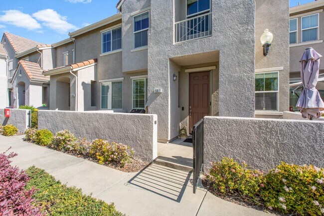 Building Photo - 507 Dante Cir