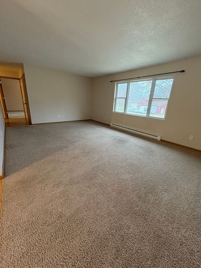 Building Photo - 801 Evergreen Dr