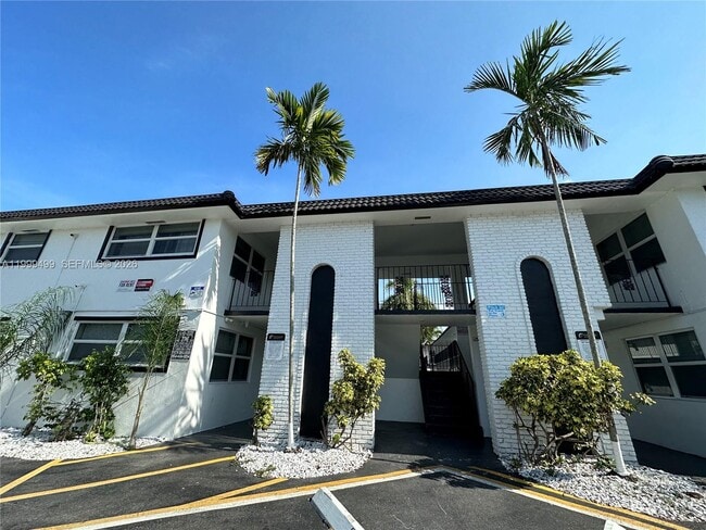 Building Photo - 2500 Johnson St