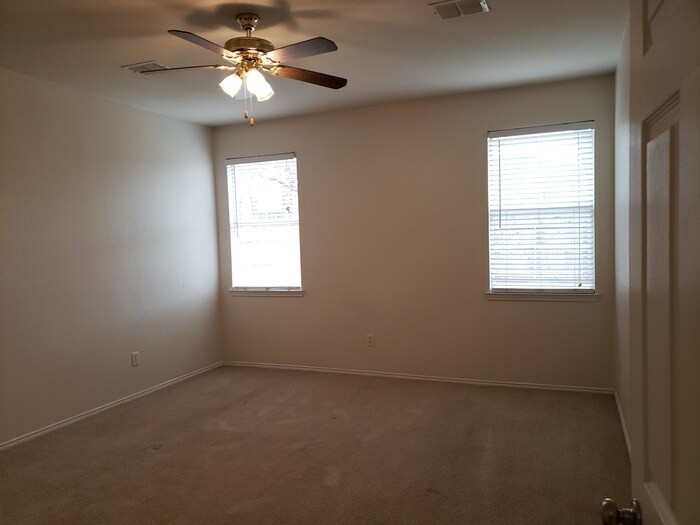 Building Photo - 8209 Swan Park Dr