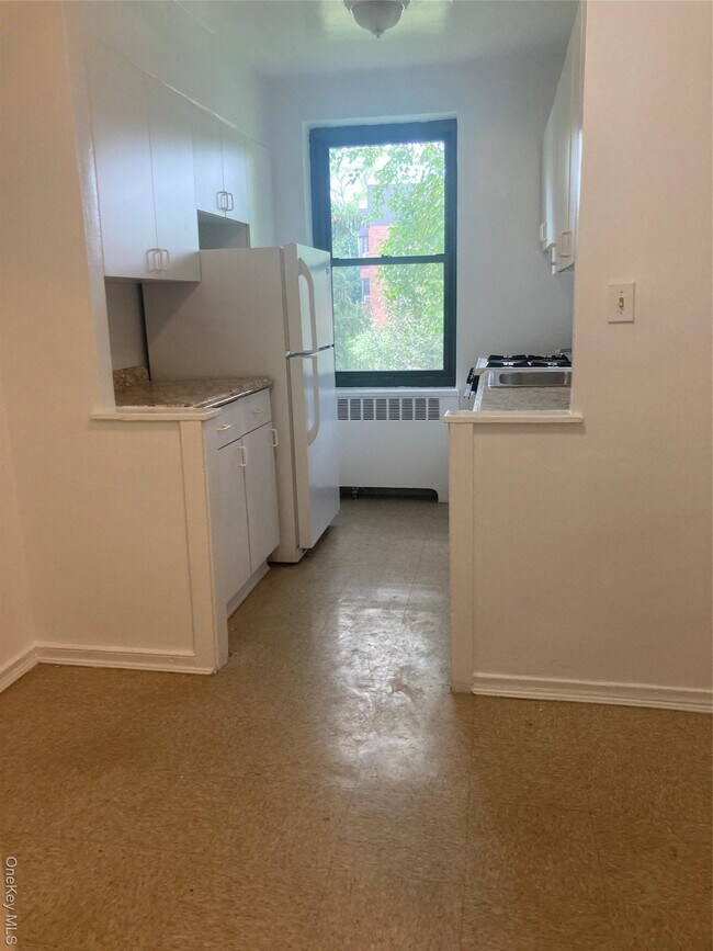 Building Photo - 21 Schenck Ave