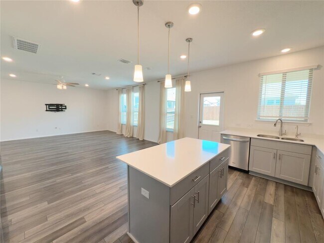 Building Photo - 128 Fiery Skipper Ln