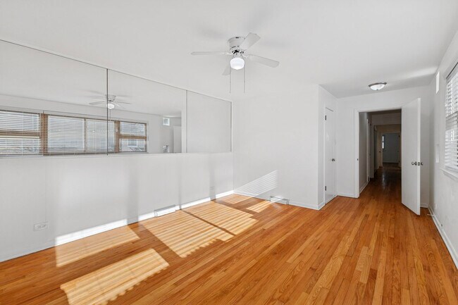 Building Photo - 10454 S Claremont Ave