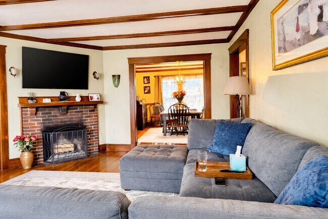 Building Photo - 740 Belmont St