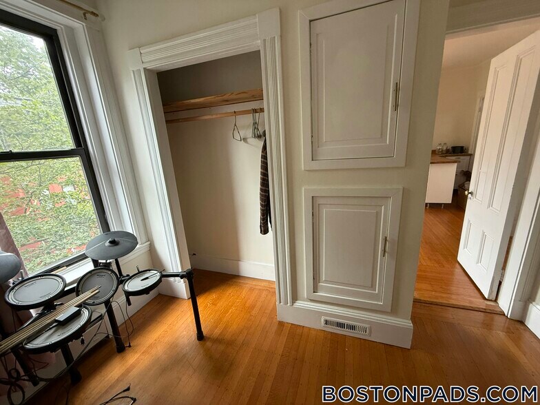 Building Photo - 429 Marlborough St