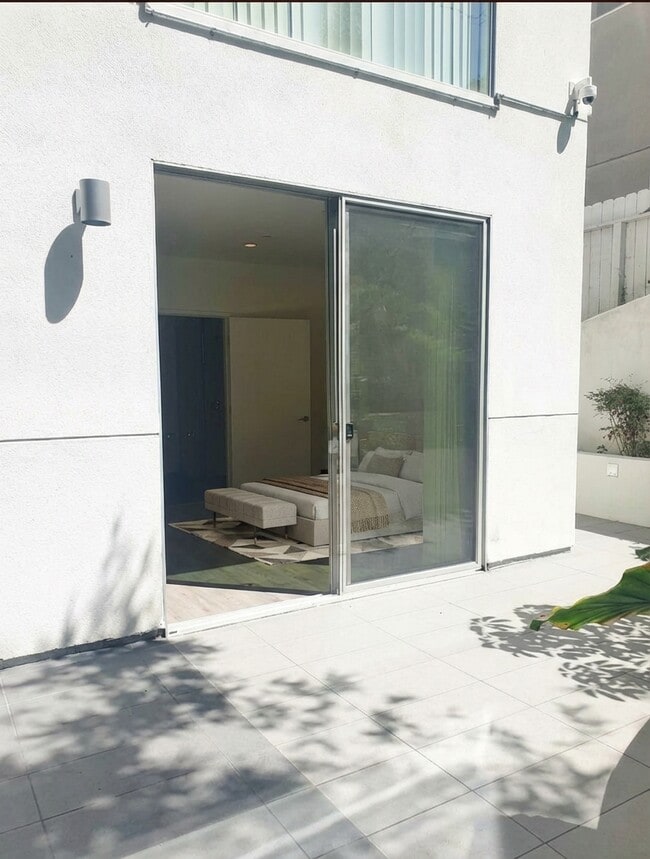 Primary Bedroom patio - 1611 S Beverly Glen Blvd