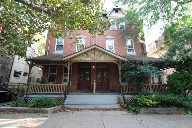 Building Photo - Spacious one bedroom unit, walking distance to Drexel