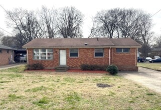 Building Photo - ***NEW PRICE*** Fantastic 3 Bedroom Home in Charlotte Park/West Nashville!
