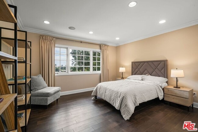 Building Photo - 9023 Alto Cedro Dr