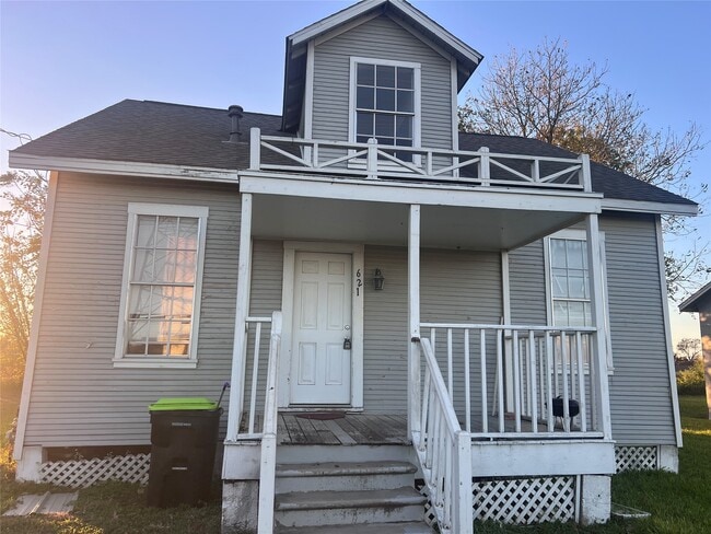 Primary Photo - 621 Harrison Ln