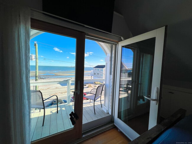 Building Photo - 712 E Broadway