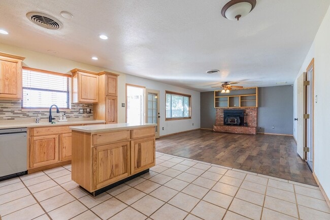 Building Photo - Spacious 3 Bedroom Home with Solar Panels and a Pool