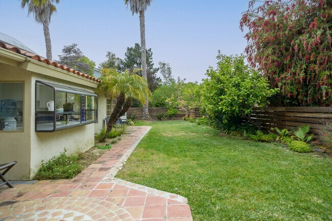 Building Photo - ***Available Now - Mid-term Lease ONLY *** Single Level 3 Bedroom, 2.5 Bath home in La Costa*****