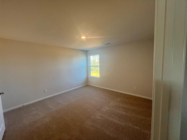 Building Photo - 15850 Berry Hl Dr