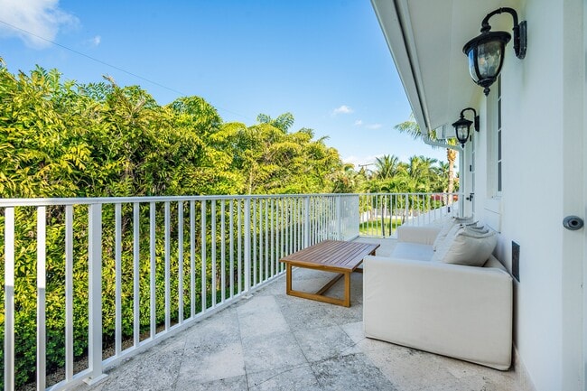 Building Photo - 233 El Pueblo Way