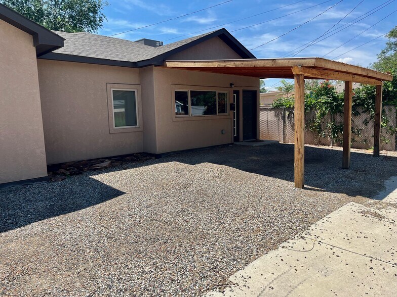 Front entrance with carport - 125 N 17th St