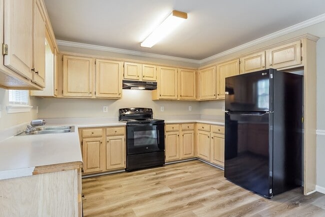 Building Photo - 132 Red Oak Ln