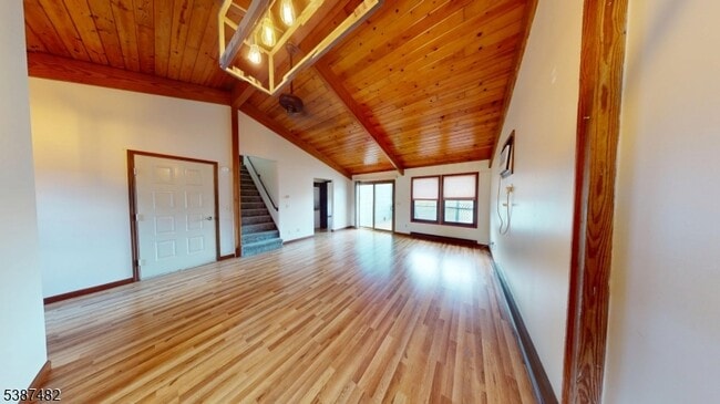 Building Photo - 419 Lake Shore N