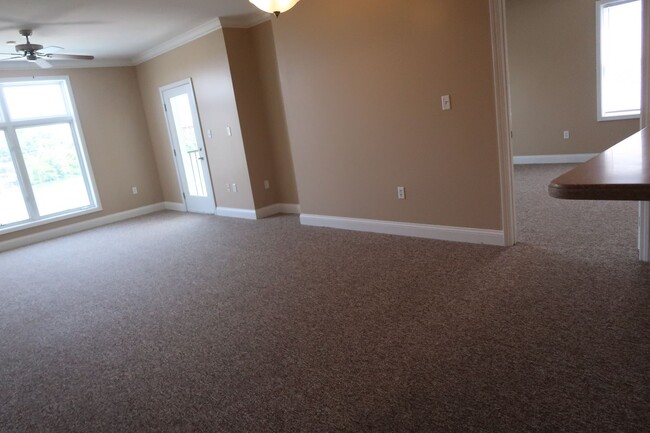 Building Photo - Available August 2025! 3BR/2BA includes pa...