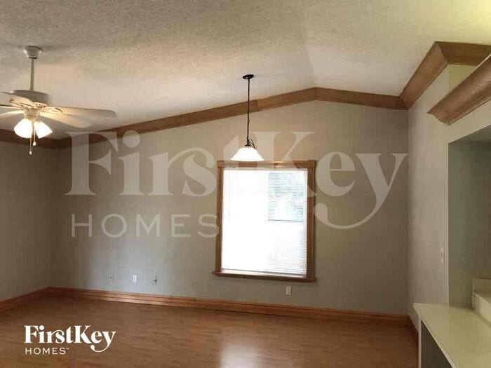 Building Photo - 17424 Kentucky Rd