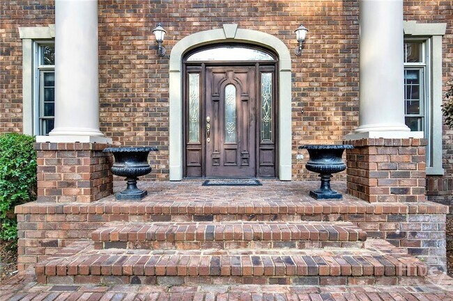 Building Photo - 2 Wakefield Pl