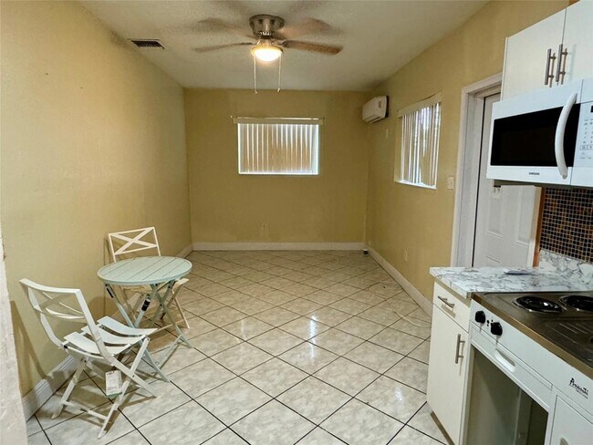Building Photo - 6471 SW 27th Street