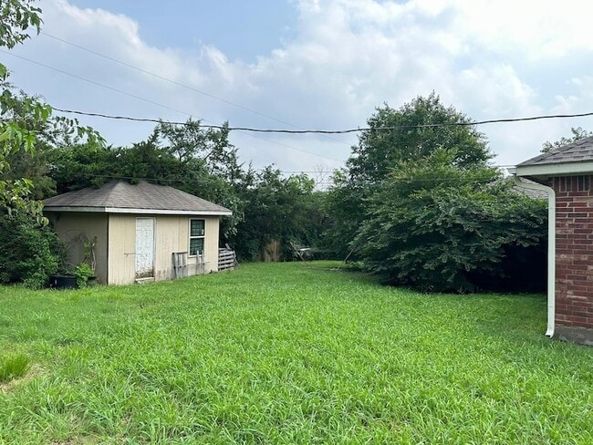 Building Photo - 4650 Stonewall Cove