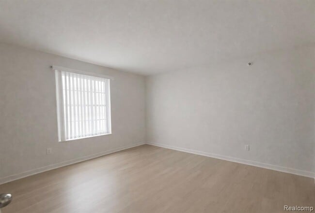 Building Photo - 51843 E Pointe Ln