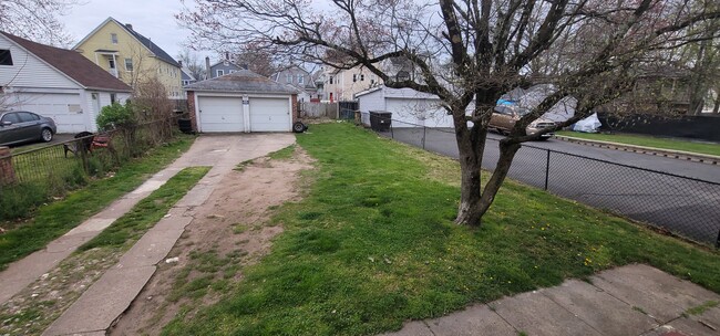 Building Photo - 94 Hinman St