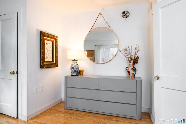 Building Photo - 474 US-7