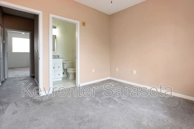 Building Photo - 5700 Bentgrass Dr