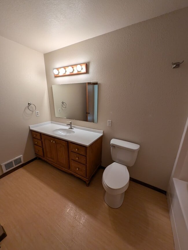 Building Photo - Two Bedroom Duplex in the Heart of Bremert...