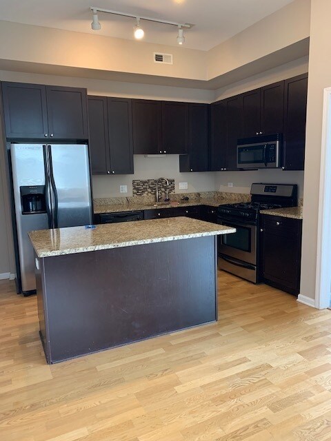 Building Photo - 1464 S Michigan Ave