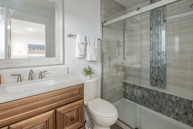 Master Bath - 320 15th Ave