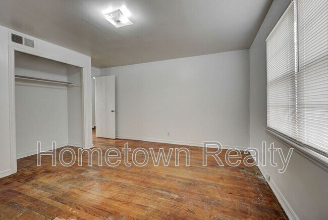 Building Photo - 821 NE 81st St