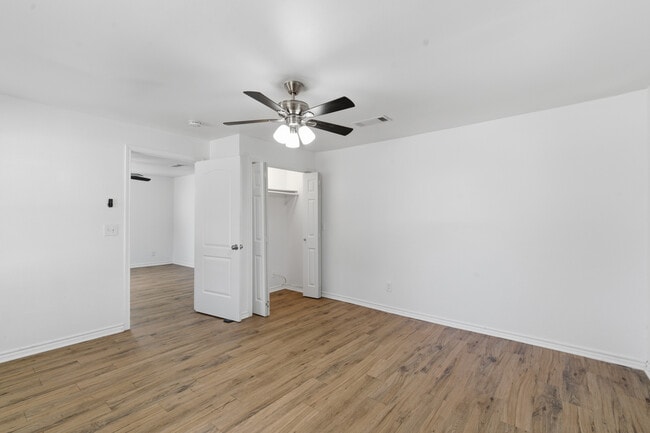 Building Photo - 920 W Ford St