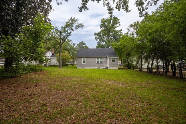 Building Photo - Welcome to this Beautiful Home nestled in the heart of Sumter, SC.