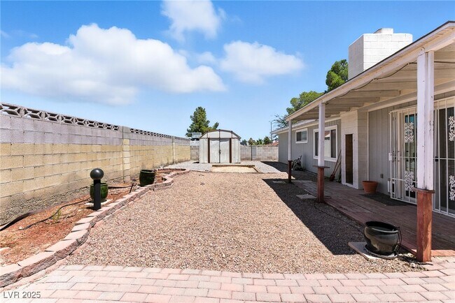 Building Photo - 4272 E Russell Rd