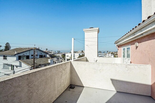 Building Photo - SD: Stunning 3BD/2.5BA Townhome in Imperial Beach with Ocean Views, Rooftop Patio & In-Unit Laundry