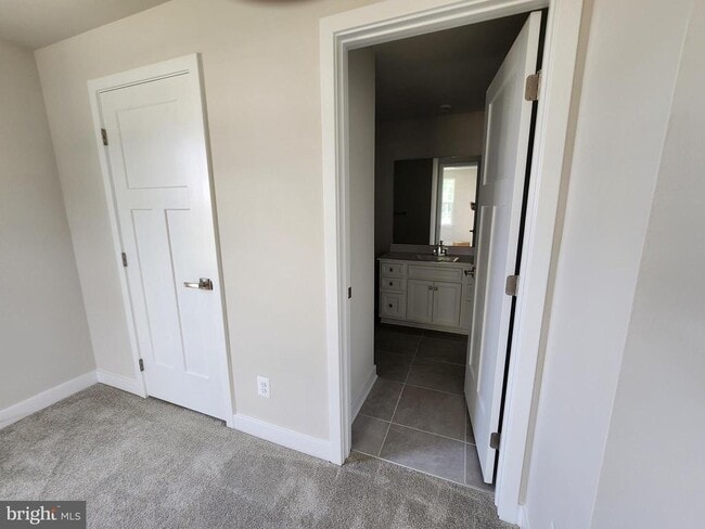 Building Photo - 844 New Castle Landing Dr