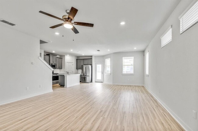 Building Photo - 223 Garner Dr