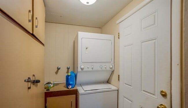 Building Photo - 1007-1011 E Lincoln Ave