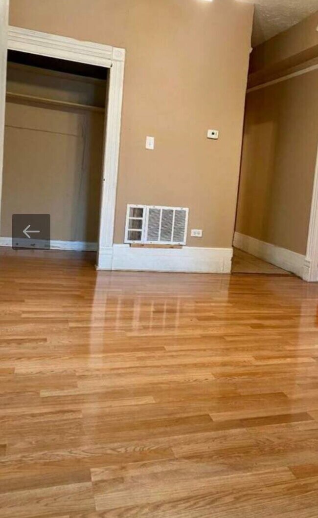 Building Photo - 5918 S Calumet Ave