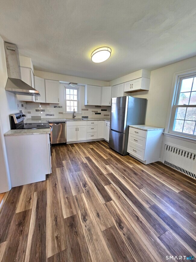 Building Photo - 2071 Middletown Ave