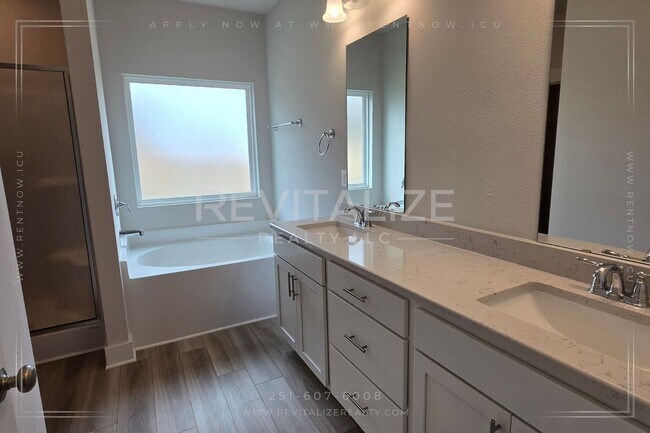 Building Photo - Modern 4BR/3BA Home Near Gulf Shores