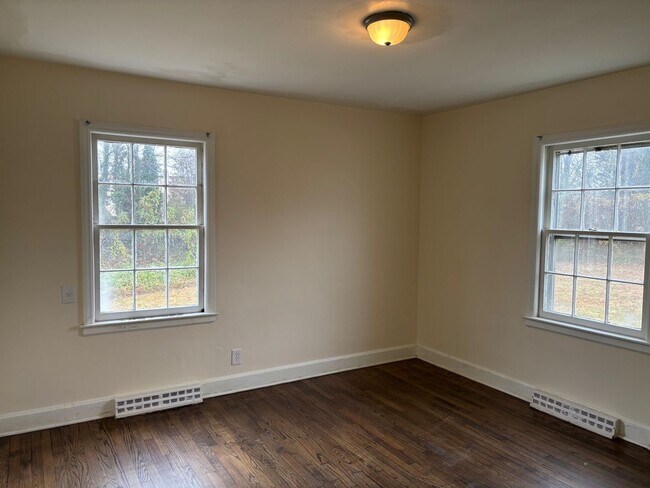 Building Photo - 1916